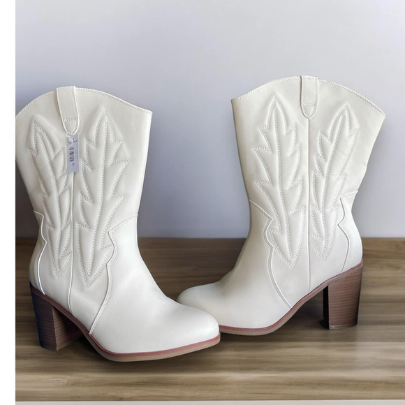 Torrid 12WW Wide Width Western Cowboy 3.5" Heel Mid Shaft Ivory Boots Booties - Picture 1 of 5